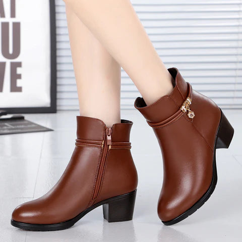 Women’s Fur-Lined Leather Boot - CozyChic