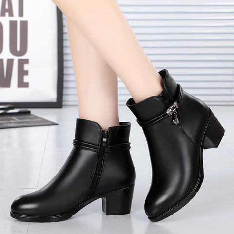 Women’s Fur-Lined Leather Boot - CozyChic