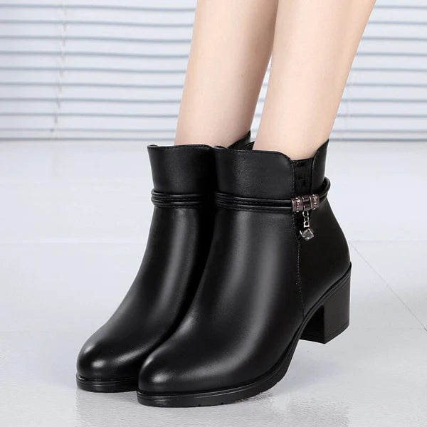 Women’s Fur-Lined Leather Boot - CozyChic