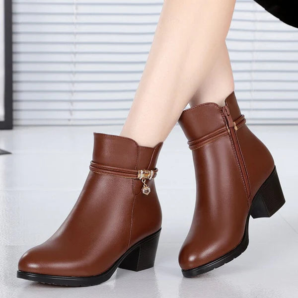 Women’s Fur-Lined Leather Boot - CozyChic