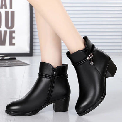 Women’s Fur-Lined Leather Boot - CozyChic